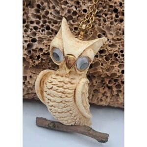 L. Razza Signed Vintage resin Gold Tone Googly Eye Owl Pendant Necklace *B1